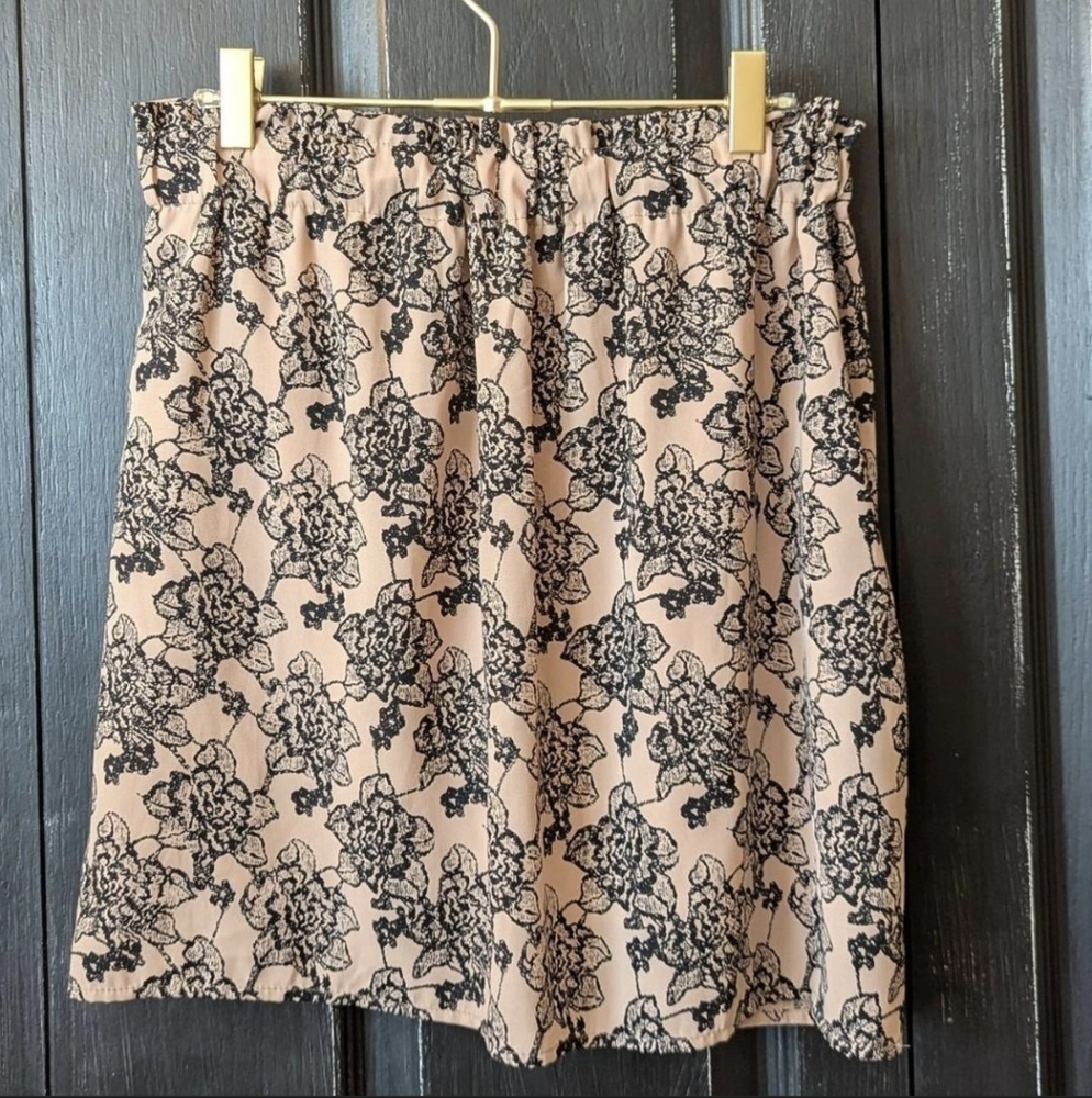 Floral Print Skirt in Black and Pink